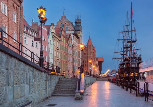 Stare Miasto Gdańsku Pobrzeże Dlugie Nad Motławą Nocy Polska — Zdjęcie stockowe