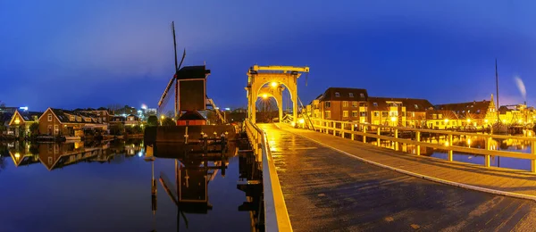 Panorama Leiden Canal Galgewater Com Put Moinho Vento Rembrandt Bridge — Fotografia de Stock