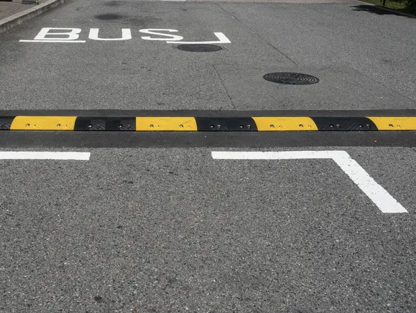Κίτρινη Γραμμή Χρώματος Και Ταχύτητα Χτύπημα Γραμμή Ασφαλτοστρωμένο Δρόμο — Φωτογραφία Αρχείου