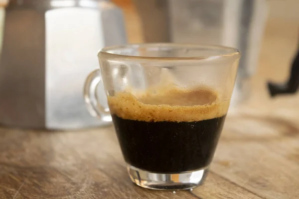 Romige Sterke Espresso Koffie Glazen Beker — Stockfoto