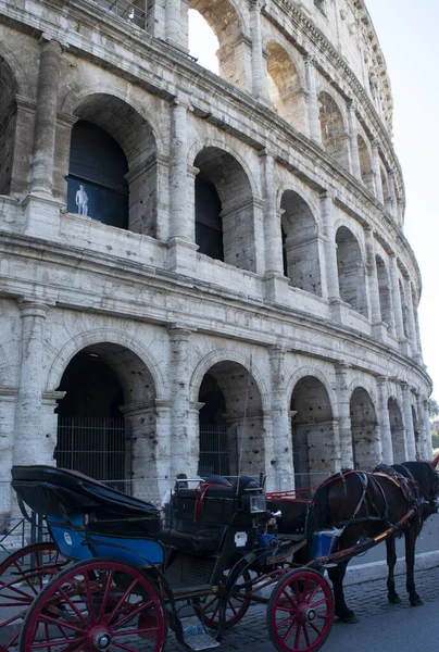Het Colosseum Rome Gezien Door Typische Paardenkoets Botticella Genaamd — Stockfoto