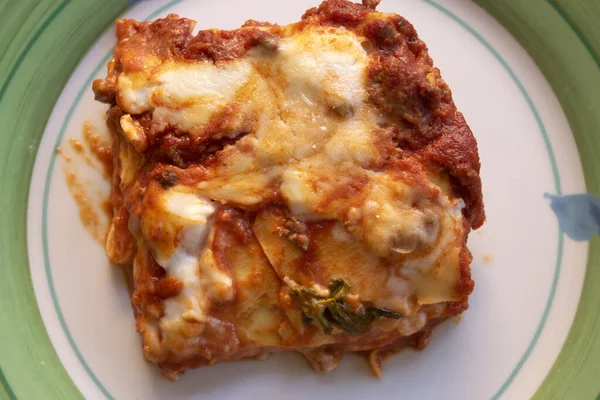 Porzione Lasagne Filanti Appena Sfornate — Foto Stock