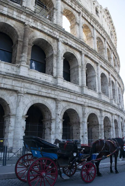 Koloseum Rzymie Widziane Przez Typowy Powo Konny Powóz Zwany Botticella — Zdjęcie stockowe