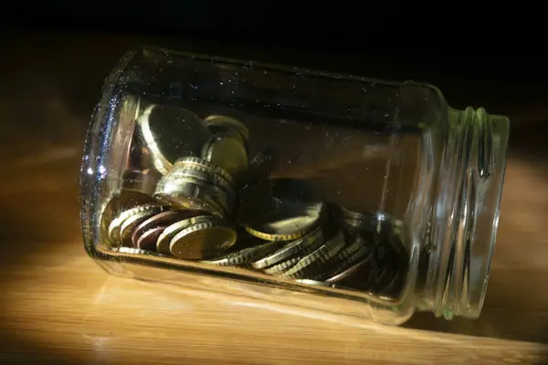Γυάλινο Βάζο Γεμάτο Κέρματα Για Εξοικονόμηση Έννοια — Φωτογραφία Αρχείου