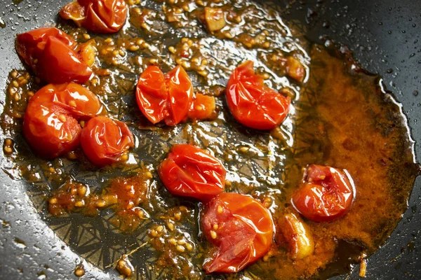 Pan Gebakken Tomatensaus Gemaakt Met Kerstomaten — Stockfoto
