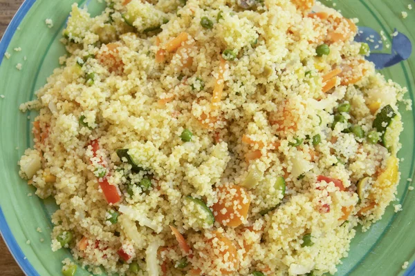 Couscous Met Verschillende Soorten Verse Groenten — Stockfoto