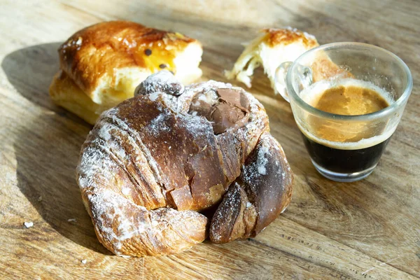 Ochtends Ontbijt Met Espresso Chocolade Croissant — Stockfoto