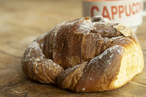 Goed Ontwaken Met Hete Vers Gebakken Croissant Cappuccino — Stockfoto