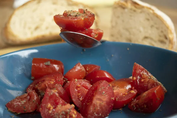 色拉西红柿 橄榄油和折纸 — 图库照片