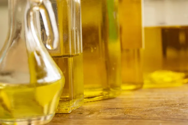 Szczegół Małych Szklanych Pojemników Oliwą Oliwek — Zdjęcie stockowe