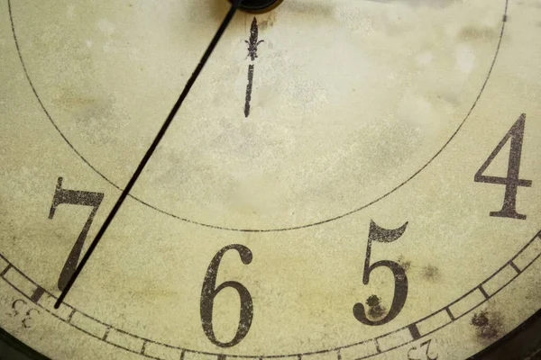 Zaman Kavramı Eski Bir Saatin Yüzüne Yazılan Zamana Dayanır — Stok fotoğraf