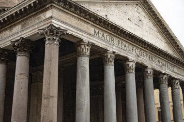 Roma 'daki panteon anıtının ayrıntıları