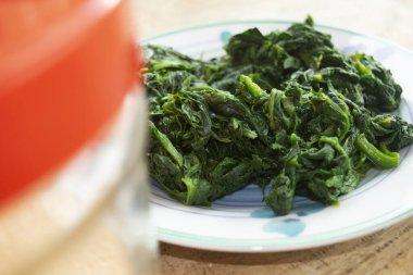 Kızarmış patates kroketleri, erzak, ricotta ve patlıcan köfteli mozzarella.