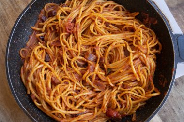 Matriciana ya da tavada amatriciana makarna 