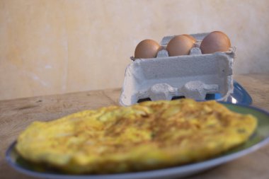 Ev yapımı patates omleti.