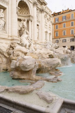 İtalya, Roma 'daki ünlü Bernini Trevi çeşmesi