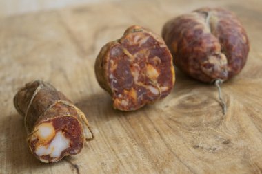 baharatlı calabrese sosis ve soppressata