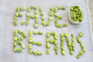 Fasulye kelimesi taze fasulyeden yapılır.