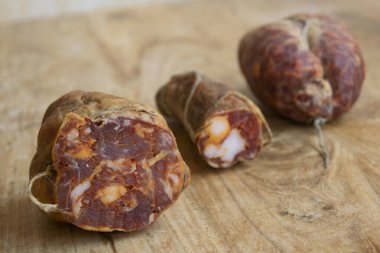baharatlı calabrese sosis ve soppressata