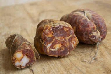 baharatlı calabrese sosis ve soppressata