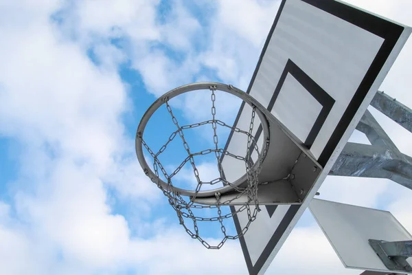 Street Basketball Hoop Net Board Background Blue Sky Clouds — Stockfoto