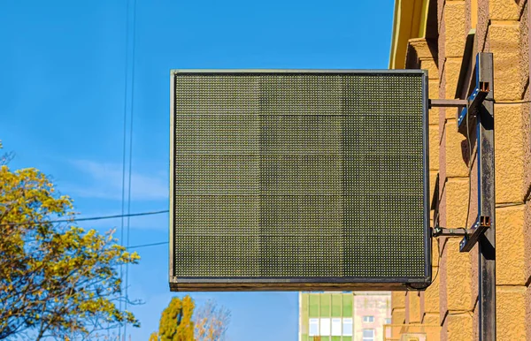 Pantalla Led Monitor Vacío Aire Libre Colgada Edificio Sobre Calle — Foto de Stock