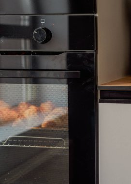 Evde kruvasan pişirme, ocakta kruvasan pişirme.