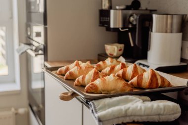 Evde kruvasan pişirmek, kruvasan pişirmek.