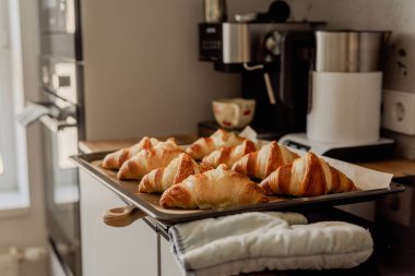 Evde kruvasan pişirmek, kruvasan pişirmek.