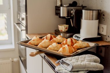 Evde kruvasan pişirmek, kruvasan pişirmek.