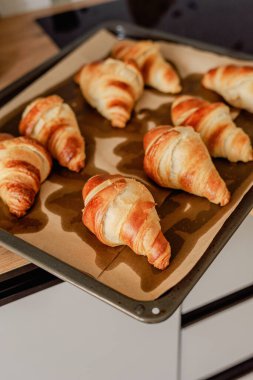 Evde kruvasan pişirmek, kruvasan pişirmek.