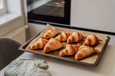 Evde kruvasan pişirmek, kruvasan pişirmek.