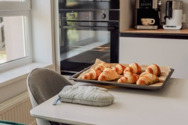 Evde kruvasan pişirmek, kruvasan pişirmek.