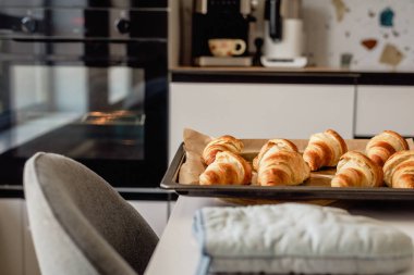 Evde kruvasan pişirmek, kruvasan pişirmek.