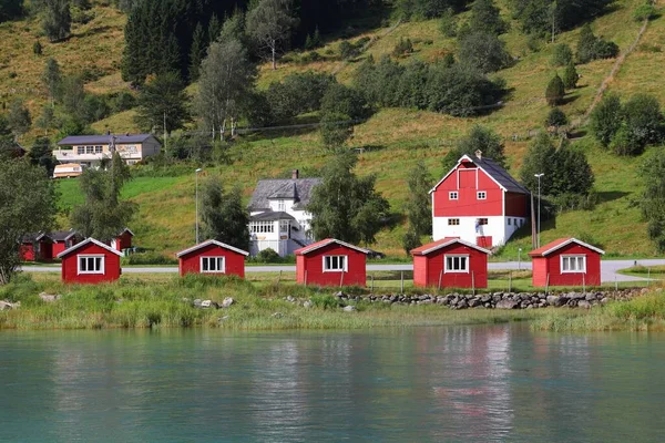 Widok Letni Norwegię Sogn Fjordane County Architektura Wiejska Obok Nordfjord — Zdjęcie stockowe