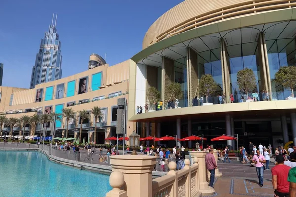 2017年11月22日 购物者参观迪拜购物中心 它是世界上最大的购物中心 总面积502 000平方米 — 图库照片