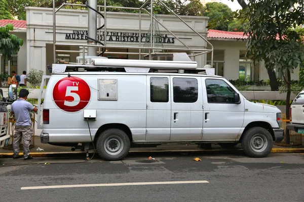 マニラ フィリピン 2017年11月24日 フィリピンのマニラに駐車しているTv5チャンネルのテレビ制作トラック Tv5はフィリピンのテレビネットワークです — ストック写真