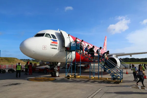 Puerto Princesa Philippines Νοεμβρίου 2017 Επιβάτες Αποβιβάζονται Από Την Αεροπορική — Φωτογραφία Αρχείου