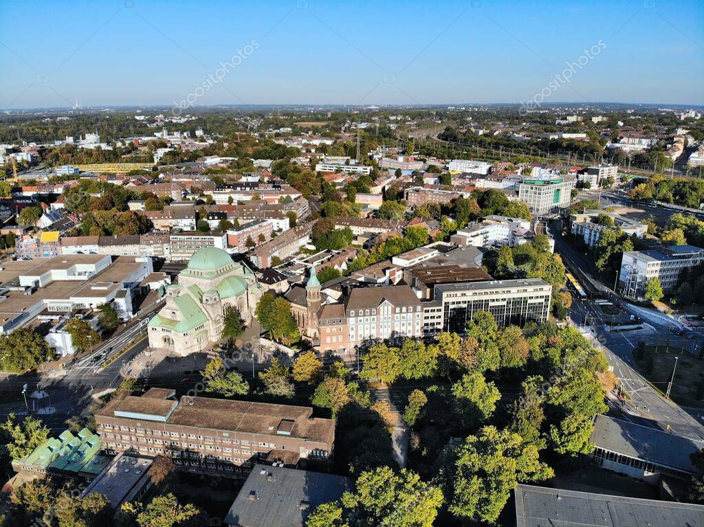 Essen, Alemania. Vista aérea de la antigua sinagoga y la iglesia