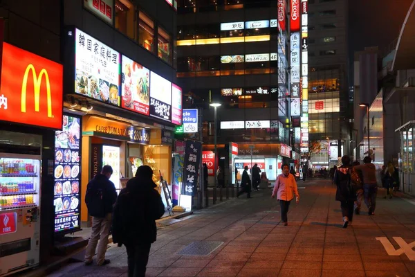 Tokyo Japonya Aralik 2016 Tokyo Nun Akihabara Ilçesini Geceleri Insanlar — Stok fotoğraf