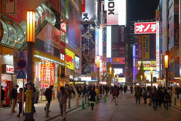 Токио Япония Декабря 2016 Года Ночью Люди Посещают Район Акихабара — стоковое фото