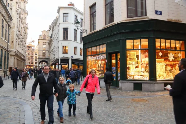 布鲁塞尔 比利时 2016年11月19日 人们参观布鲁塞尔旧城区 布鲁塞尔是比利时的首都 有180万人居住在市区 — 图库照片
