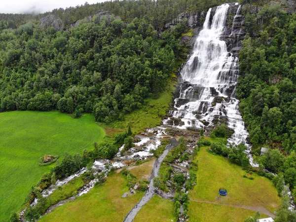 Bela Cachoeira Noruega Cachoeira Tvindefossen Skulestadmo Noruega Vista Aérea Drone — Fotografia de Stock