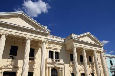 Küba 'daki Santa Clara şehri. Palacio Provincial - yerel idare ve kütüphane binası.