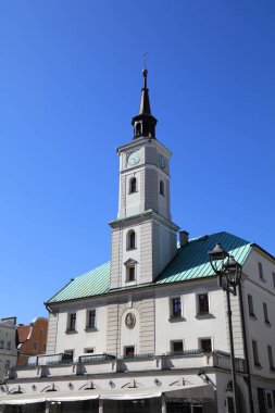 Polonya 'da Gliwice şehri. Şehir meydanındaki Gliwice belediye binası - Rynek.