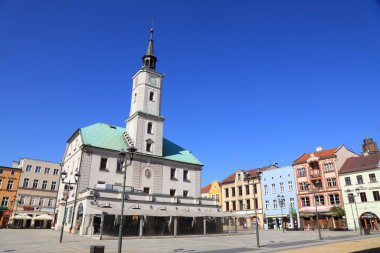 GLIWICE, POLAND - 11 Mayıs 2021: Polonya 'nın Gliwice şehrindeki Rynek Meydanı, Yukarı Silezya' nın en büyük kentlerinden biri.