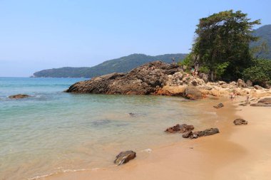 Paraty, Brezilya - 16 Ekim 2014: İnsanlar Paraty, Rio de Janeiro Brezilya devlet Beach'te Trindade ziyaret edin. Brezilya 5.17 milyon ziyaretçi 2012 yılında vardı..
