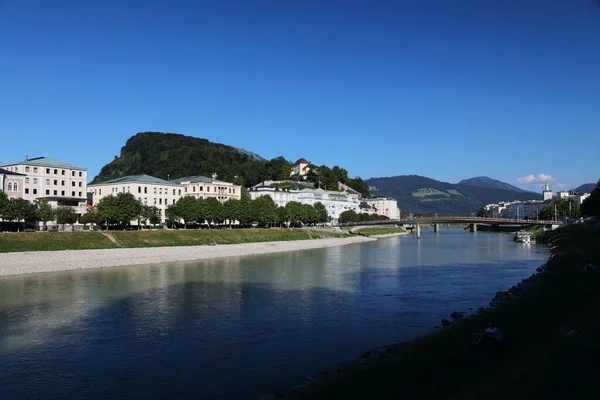 Salzburg Austria City View Elisabethkai Riverfront Kapuzinerberg Hill — Stock Photo, Image