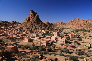 Napolyon 'un Şapka Kayası (Fransızca: Chapeau Napoleon) Tafraoute, Fas yakınlarındaki Anti-Atlas dağlarında.