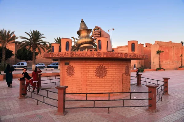 Taroudant Maroc Février 2022 Grand Monument Théière Aux Tasses Thé — Photo